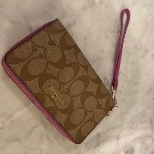 Brand new coach zip medium wallet, authentic